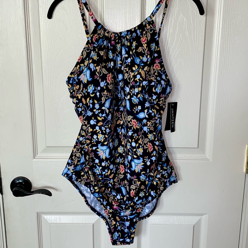 Jantzen Black Floral V-Neck Swimsuit ☀️